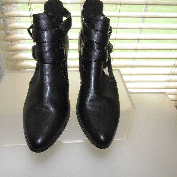 Liz Claiborne Camelia Black Leather Cut-Out Strap Booties — Pointed-Toe Size 10 - Picture 5 of 9